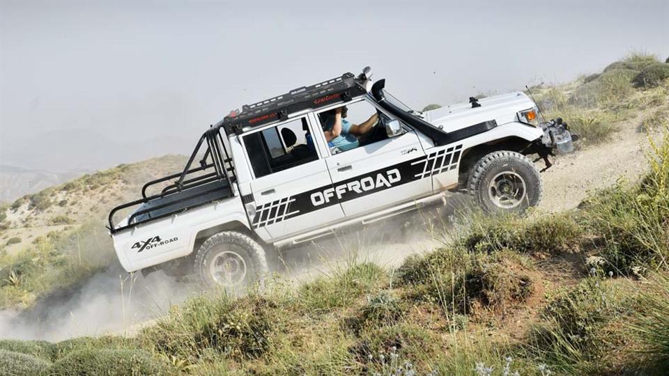 تست و بررسی تویوتا سری 70 در مسیر آفرود